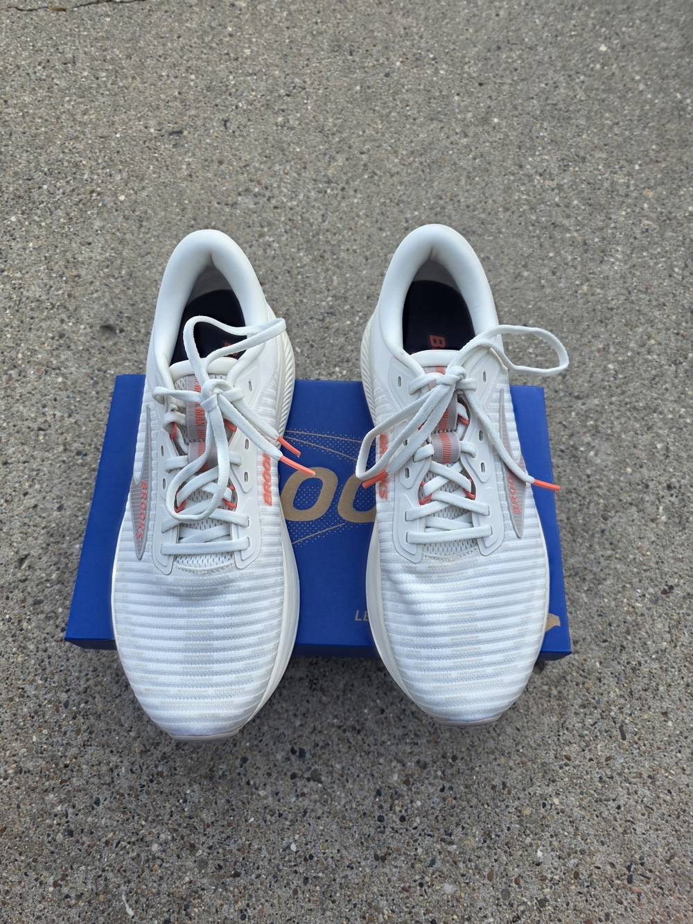 Brooks Women's Revel Max Sneaker Women 10 - Picture 8 of 15